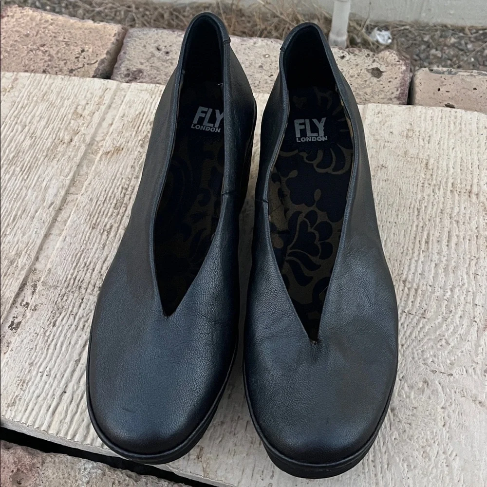 FLY London Women's Yaz Wedge Pump Size 41